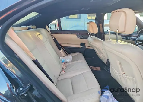 2013 Mercedes-Benz S 550 4Matic z USA, uszkodzony, nr VIN WDDNG9EB7DA501909